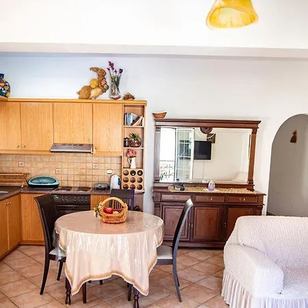 Apartament Tholeto